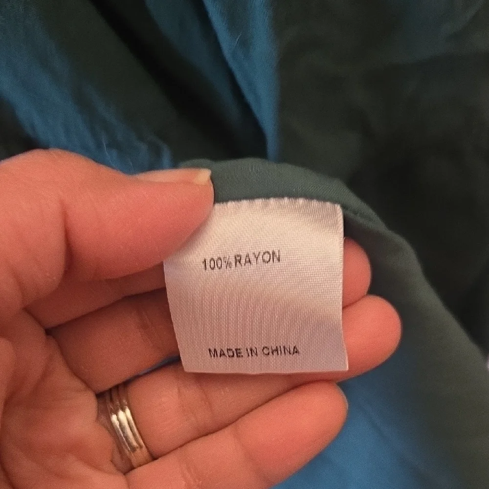 Elegant Green Dress - Picture 3 of 3